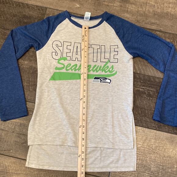 NWOT NFL SEATTLE SEAHAWKS Raglan Sleeve Split Hem Shirt Medium - Picture 4 of 5